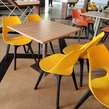 Best Chairs for Restaurants & Cafés
